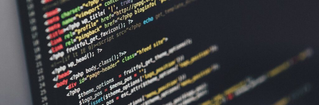 Nahaufnahme von Quellcode auf einem Computerbildschirm.