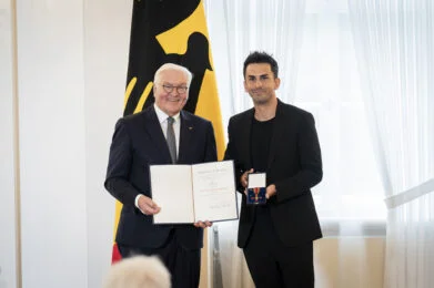 Steinmeier verleiht Bundesverdienstkreuz an STELP-Gründer Serkan Eren
